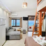 Nyaraló To Kyma - Seafront House *
