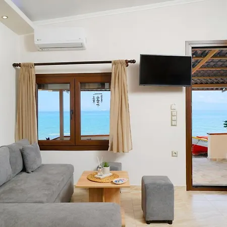 To Kyma - Seafront House بيت للعطل *
