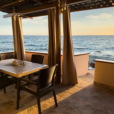 بيت للعطل To Kyma - Seafront House *